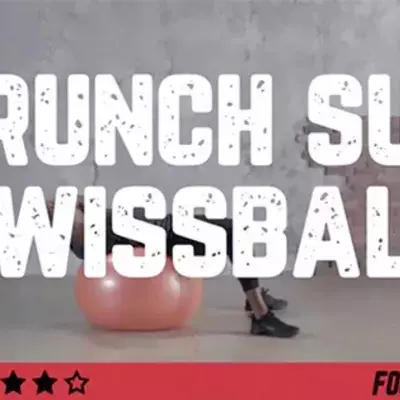 Musculation des abdos : crunch sur swiss ball