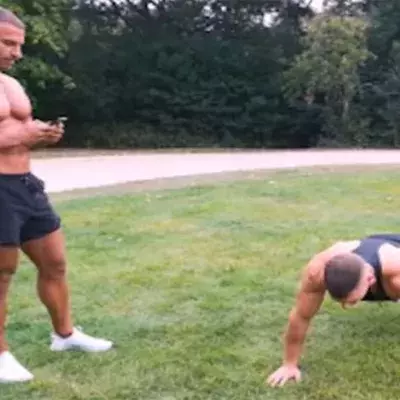 Bodybuildeur 100 pompes