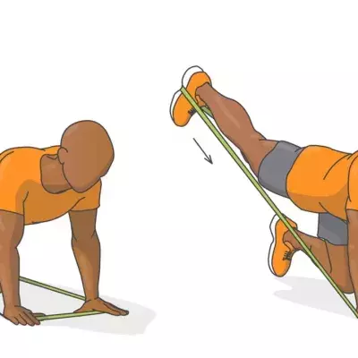 Donkey Kicks | exercice fessier : guide à la machine ou à l'élastique