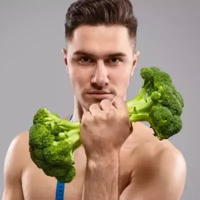 Un bodybuilder vegan dévoile sa transformation physique après 4 ans de régime à base de végétaux 