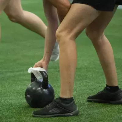 Comment bien réaliser un full squat avec kettlebell