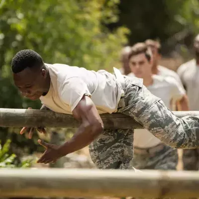 Le programme militaire ou l'entraînement idéal pour avoir des bras musclés