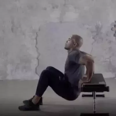 Un circuit spécial triceps à faire chez soi sans matériel !