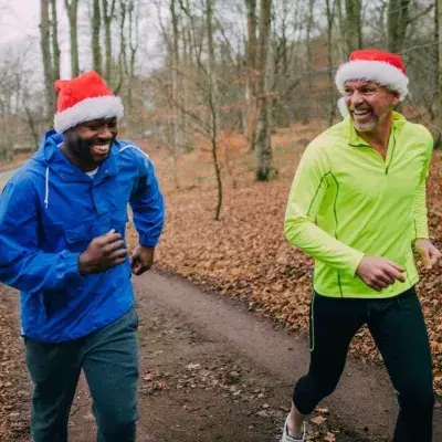 Maintenir une activité physique est une des clés pour garder la ligne pendant les fêtes. 