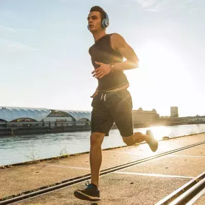 Certaines musiques aideraient à courir plus vite selon une étude. 