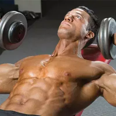 Comment se construire des pectoraux en acier grâce à un seul exercice