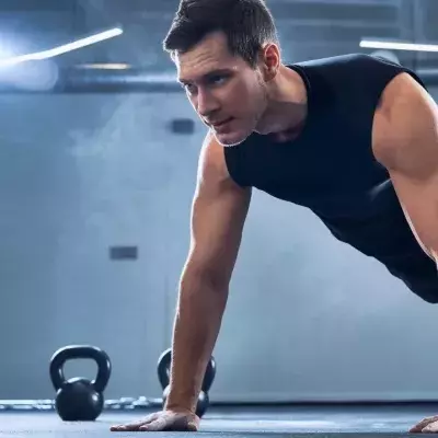 Entrainement : il fait 300 pompes par jour pendant 1 mois et dévoile le résultat 