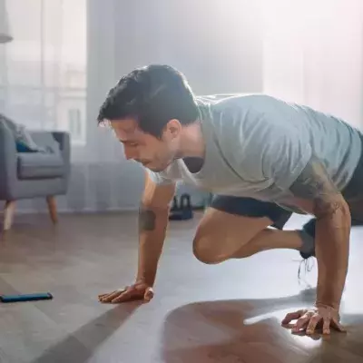 Le mountain climber est un exercice très efficace pour bruler les graisses. 