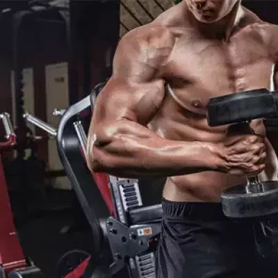 Les meilleurs exercices avec haltères pour muscler vos pecs !