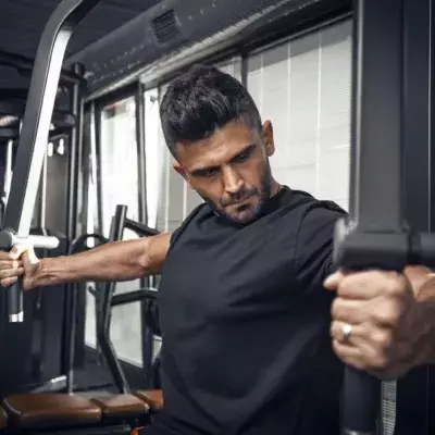 Pec Deck : muscles sollicités, programme et alternative... Tout savoir