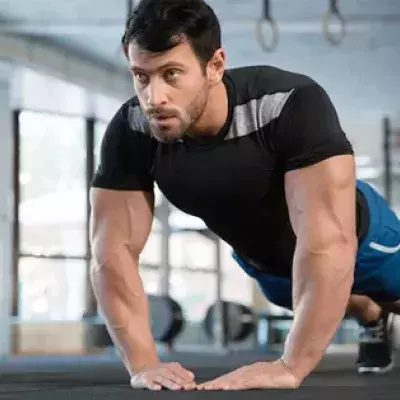 Push up, les deux exercices à faire pour cibler vos triceps