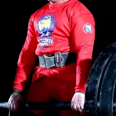 Quand Eddie Hall claque une énorme droite à un Youtubeur