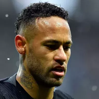 Neymar sera absent des terrains de 6 à 8 semaines après sa blessure face à Saint-Étienne. 