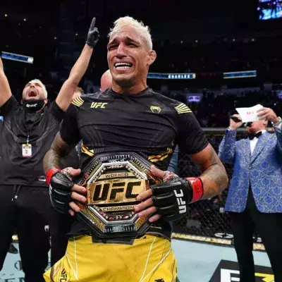 Charles Oliveira a remporté la ceinture des poids légers lors de l'UFC 262