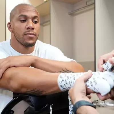 Ciryl Gane s'apprête à relever le plus grand défi de sa carrière face à Jon Jones. 