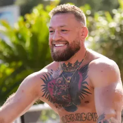 Conor McGregor est actuellement en vacances à Cannes. 