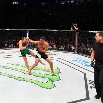 Conor McGregor, ici face à Nate Diaz, est le combattant de MMA le mieux rémunéré. 