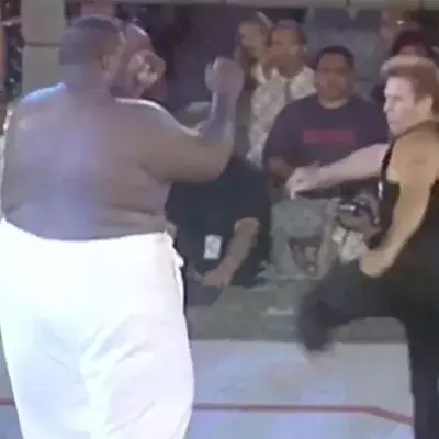 Emmanuel Yarborough et Keith Hackney se sont fait face à l'UFC 3. 