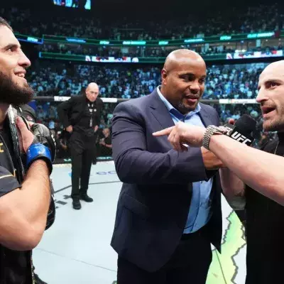 Islam Makhachev et Alexander Volkanovski s'affronteront en combat principal de l'UFC 284. 