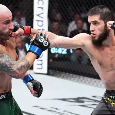Islam Makhachev a utilisé son striking pour vaincre Alexander Volkanovski à l'UFC 284. 