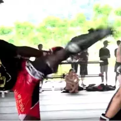 Israel Adesanya et Dan Hooker