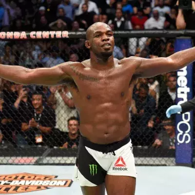 Jon Jones a été suspendu pour dopage à deux reprises dans sa carrière à l'UFC. 