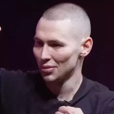 Kiril Tereshin est connu pour ses biceps imposants obtenus grâce à des injections de synthol. 