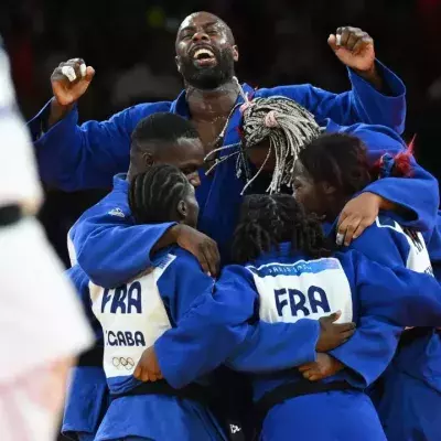 La France s'est imposée face au Japon en finale de l'épreuve par équipe de judo aux JO 2024. 
