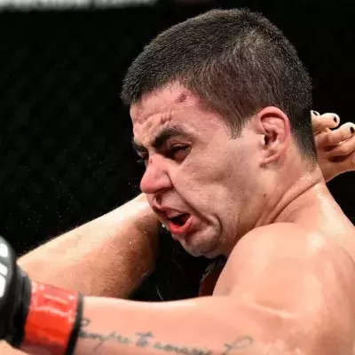 À l'instar d'Andrei Arlovski, plusieurs athlètes de l'UFC se peignent les ongles avant un combat. 