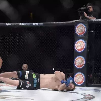 MMA : le KO sur un coup de pied retourné incroyable d'un combattant 2 secondes après le début du round 