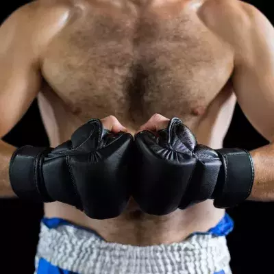 Quand un YouTubeur et un nain s'affrontaient dans un combat de MMA honteux