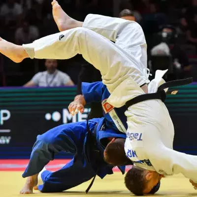 Simeon Catharina contre Bojan Dosen durant les Championnats du monde de judo de 2023