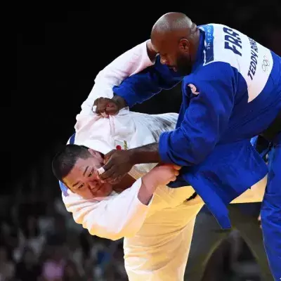 Teddy Riner a battu Tatsuru Saito à deuxx reprises lors de la finale de l'épreuve de judo par équipe aux JO de Paris 2024. 