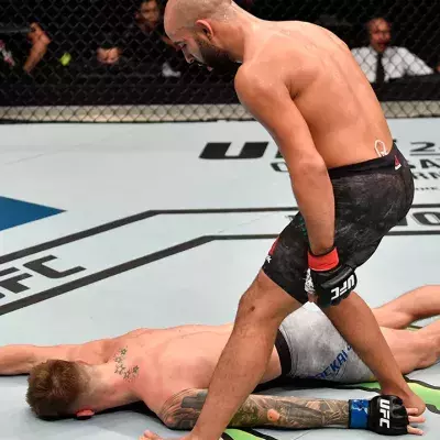 UFC 242 : Ottman Azaitar met KO Teemu Packalen au premier round