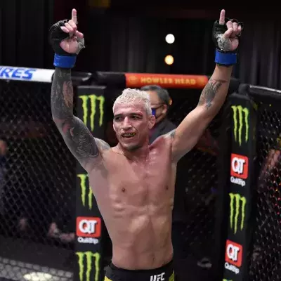 UFC 262 : Charles Oliveira succède à Khabib en battant Michael Chandler par KO