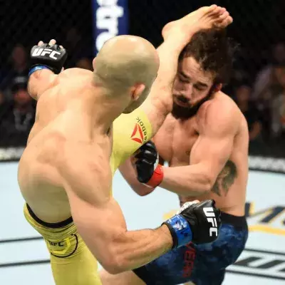 Un combattant de MMA claque le KO de l'année d'un coup de pied monstrueux 