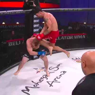 Un énorme KO au Bellator sur un coup de genou sauté