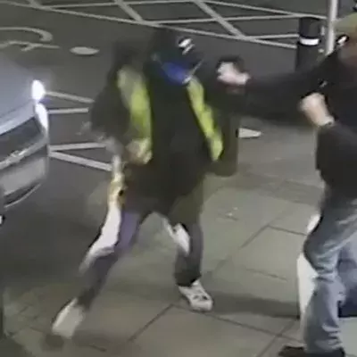 Un homme de 77 ans donne une bonne leçon à son agresseur