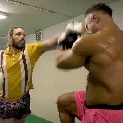 Jean-Charles Skarbowsky a affronté le bodybuildeur Théo Leguerrier dans un sparring. 