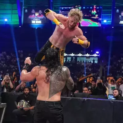 Logan Paul a fait face à Roman Reigns lors de WWE Crown Jewels. 