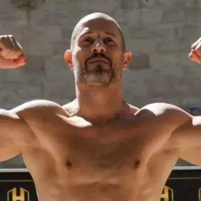 GregMMA lors de la pesée officielle avant son combat contre Locicero. 