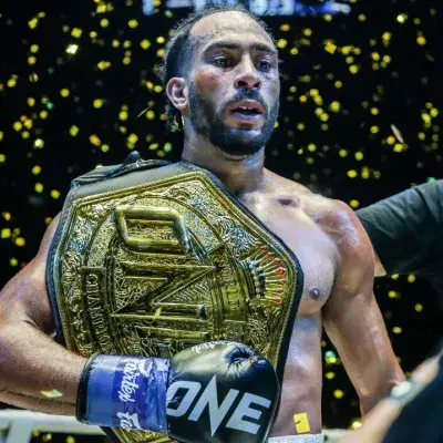 Alexis Nicolas avec sa ceinture du ONE