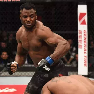 Francis Ngannou est en contact avec le Glory, organisation de kick-boxing. 