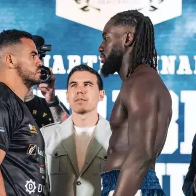 Le champion des light heavyweights Tarik Khabez face au Français Pascal Touré