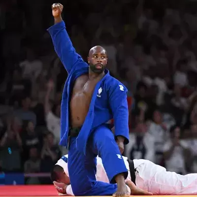 Teddy Riner après avoir donné la victoire au judo par équipes français en finale des Jeux Olympiques de Paris.