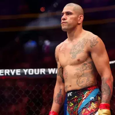 Alex Pereira dans la cage de l'UFC