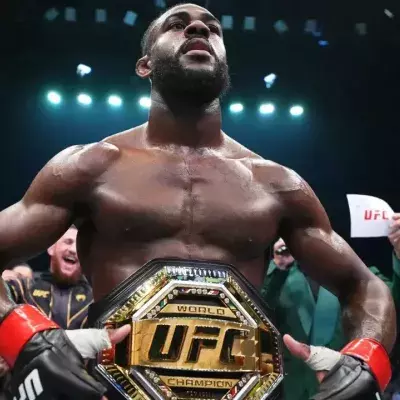 Aljamain Sterling avec la ceinture bantamweight de l'UFC