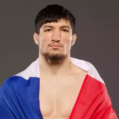 Baki pourrait déjà s'envoler vers l'UFC après son combat au PFL contre Cédric Doumbé. 