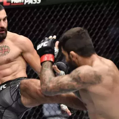 Benoit Saint-Denis dans la cage de l'UFC