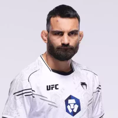 Benoit Saint-Denis lors de la séance photos avant son combat contre Dustin Poirier à l'UFC 299. 
